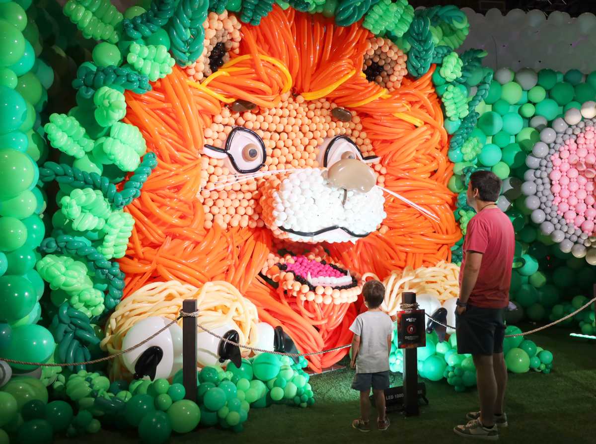 Lion in balloon art in Manhattan