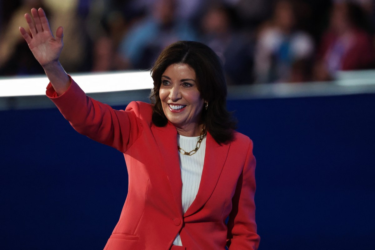 Gov. Kathy Hochul waving at Democratic National Convention