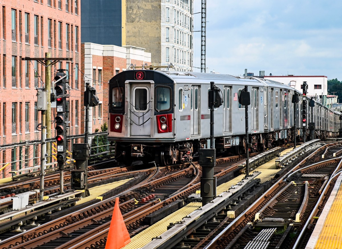 Bronx man stabbed dead with his own knife after subway stare-down with suspect: sources 2 2 train in Bronx where man was stabbed dead