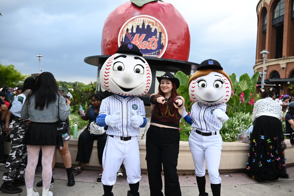 ATEEZ show goes on at Citi Field despite delay caused by thunderstorms 3 Mr. and Mrs. Met with an ATEEZ fan at Citi Field.