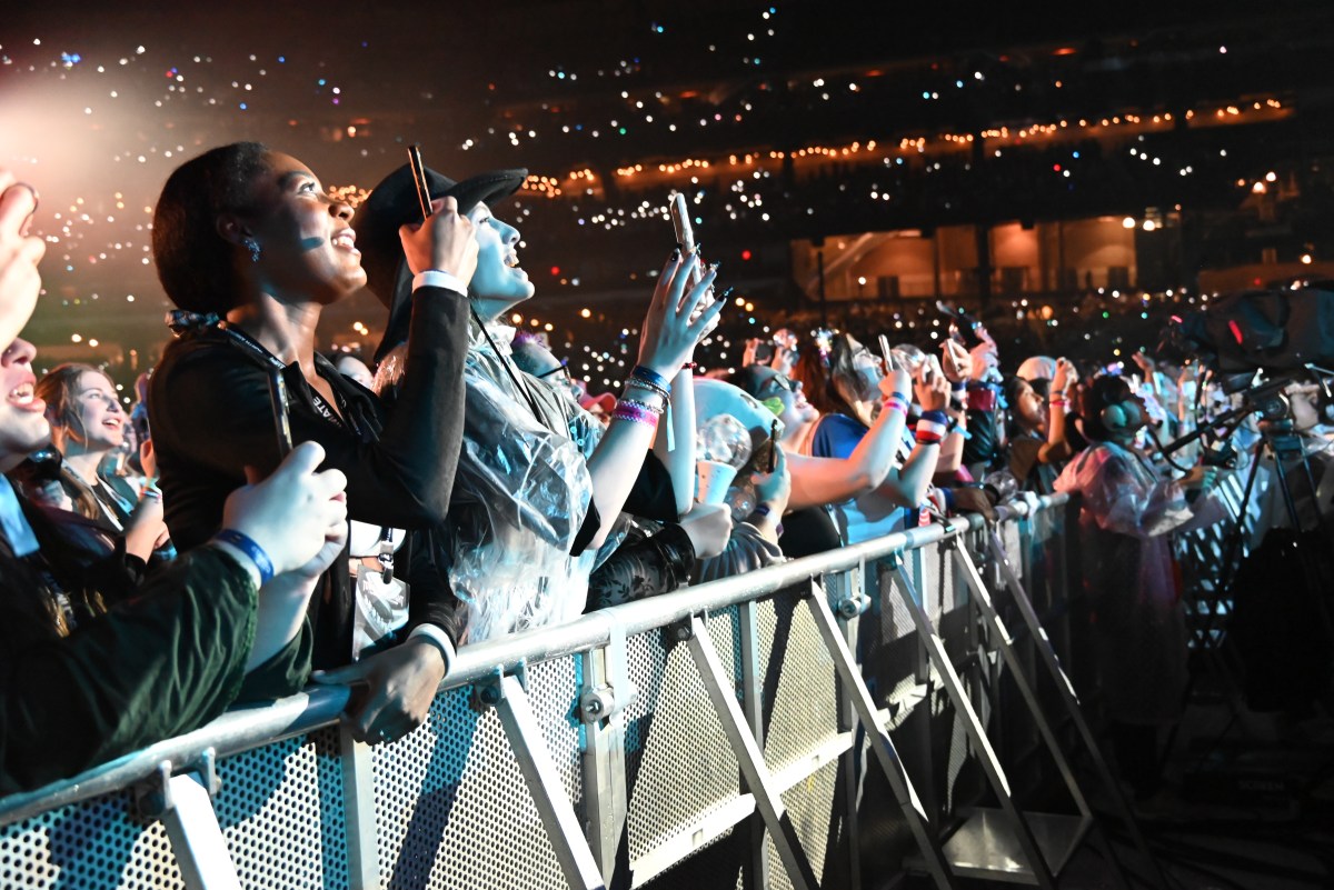 ATEEZ show goes on at Citi Field despite delay caused by thunderstorms 5 Fans in the crowd of the ATEEZ show.