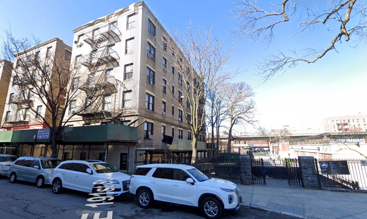 Bronx cops seek pair who shot six men in brazen attack near park 2