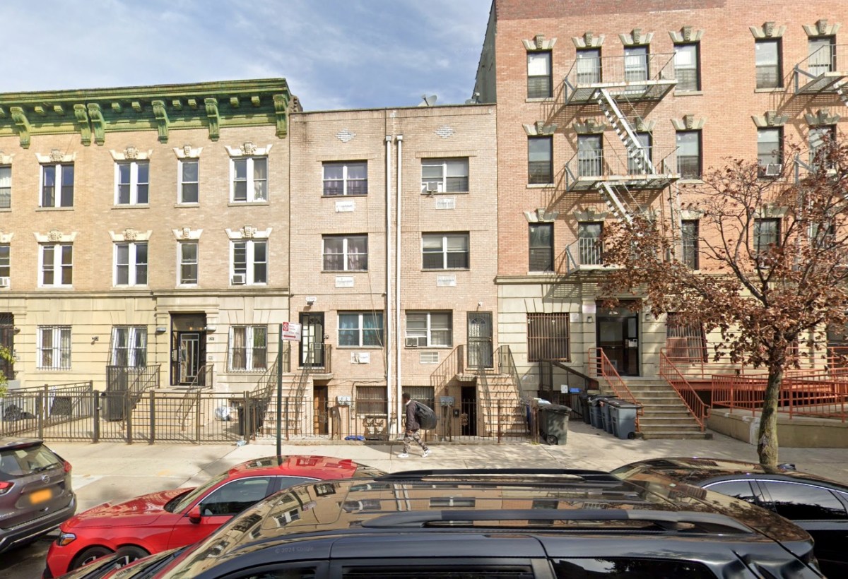 Man shot dead on Brooklyn street in early-morning homicide: cops 2 A man was shot dead on St. John's Place in Crown Heights, Brooklyn