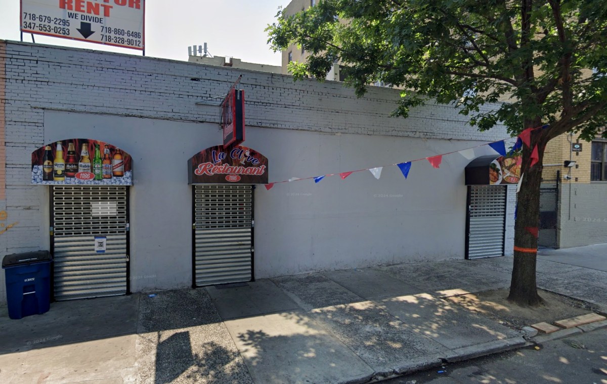 Man in Bronx shot dead outside restaurant: cops 2 Scene where Bronx man was shot dead