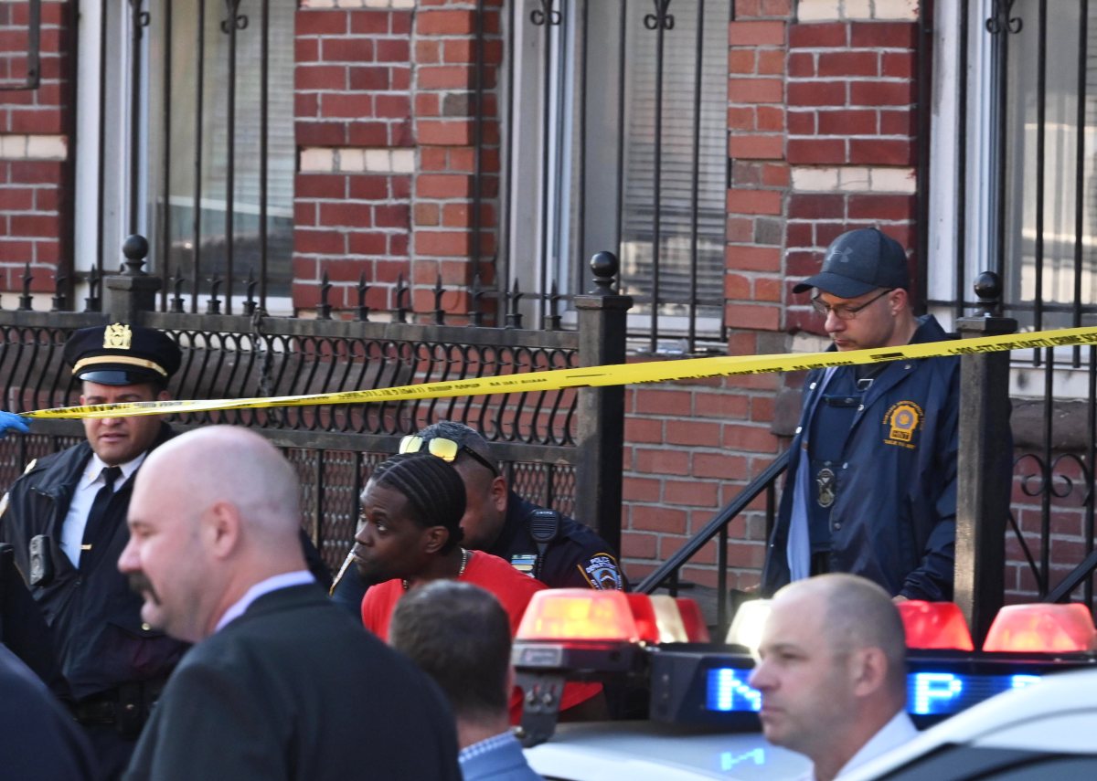 Cops believe two Brooklyn deadly stabbings in four-block area are unrelated 3 Officers from the 73 Precinct take a stabbing suspect into custody involved in the fatal stabbing of a 42 year old man at 2306 Atlantic Avenue.