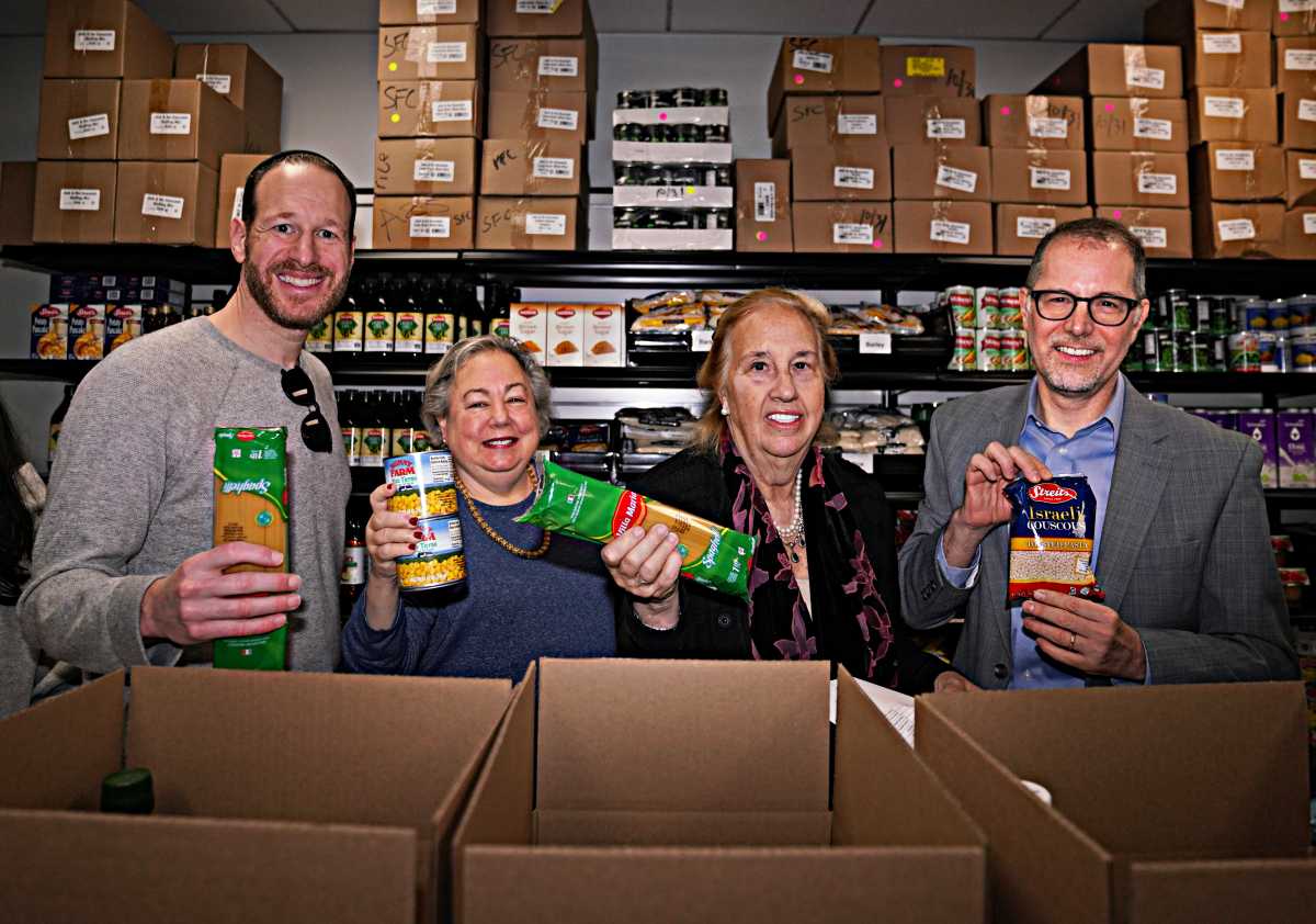 Met Council and pols with Thanksgiving food items donated to needy