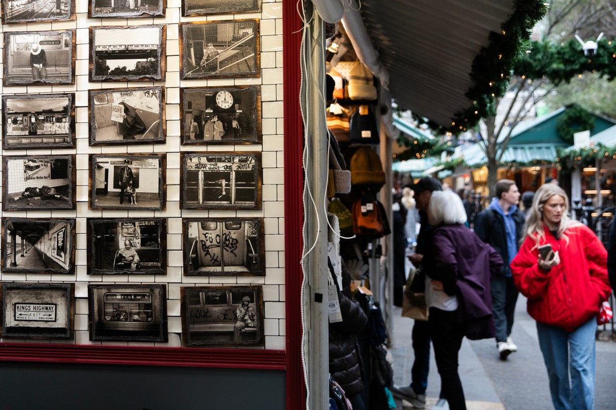 Shop local this weekend! Small Business Saturday puts NYC mom-and-pop shops at heart of holiday shopping rush 2