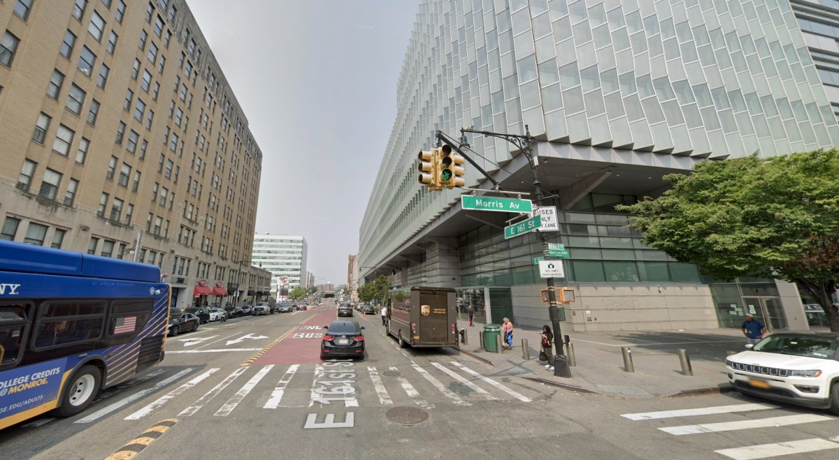 Teenager in the Bronx charged with shooting man dead in daytime execution 2 Scene of Bronx shooting