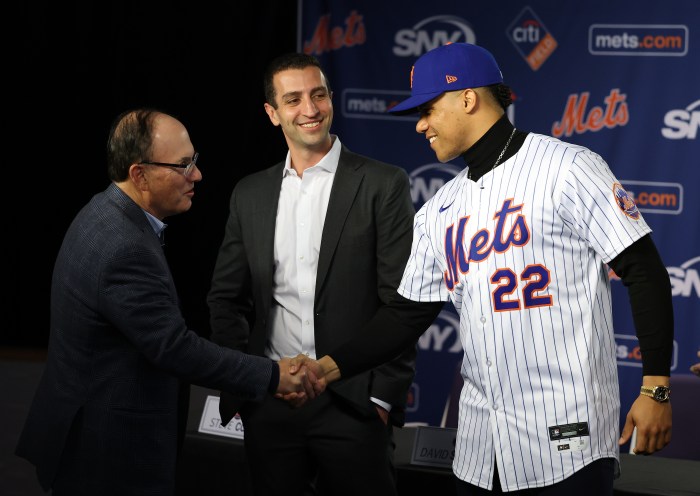 Juan Soto sweepstakes suggests Yankees should take notes from Mets 3 Steve Cohen David Stearns Juan Soto Mets intro presser