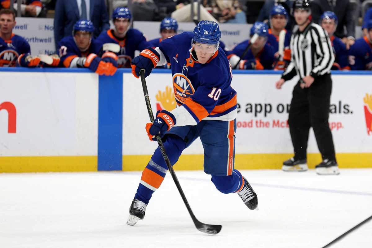 Simon Holmstrom Islanders