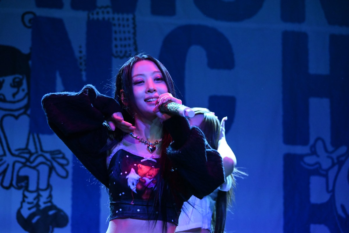 ‘Here I am:’ K-Pop idol Yves breaks out with US world tour, says fans support kept her going 2 Yves performs in NYC.