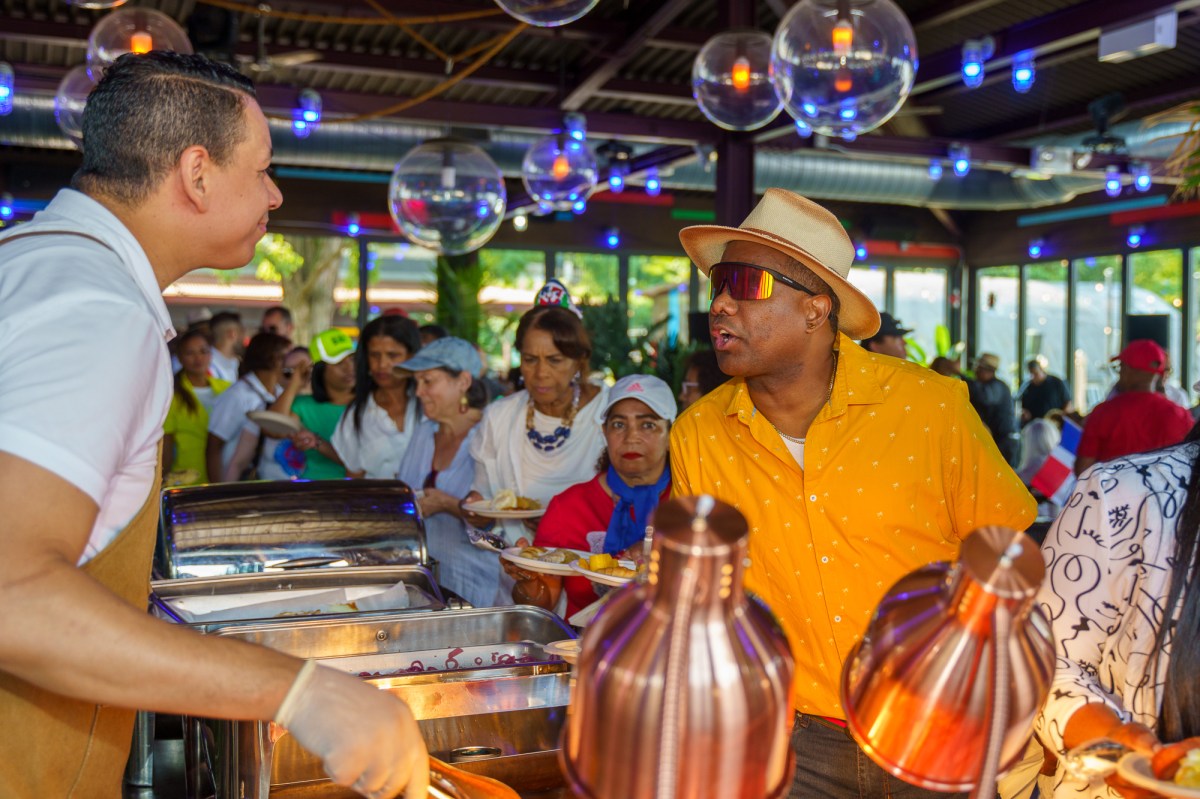 NYC hospitality industry on edge over ICE raids and potential impact on immigrant workforce 2 Immigrant hospitality workers