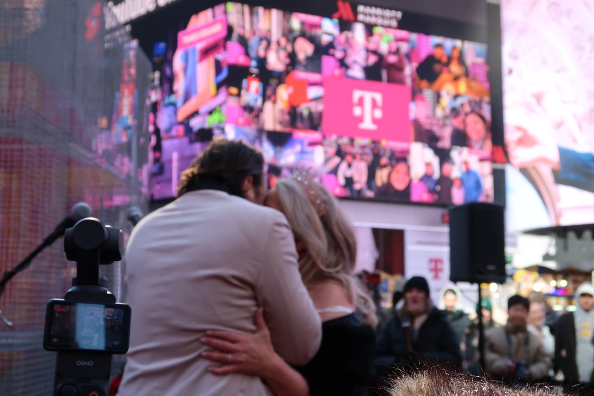 Couple ties the knot during Times Square Valentine's Day love-fest 2