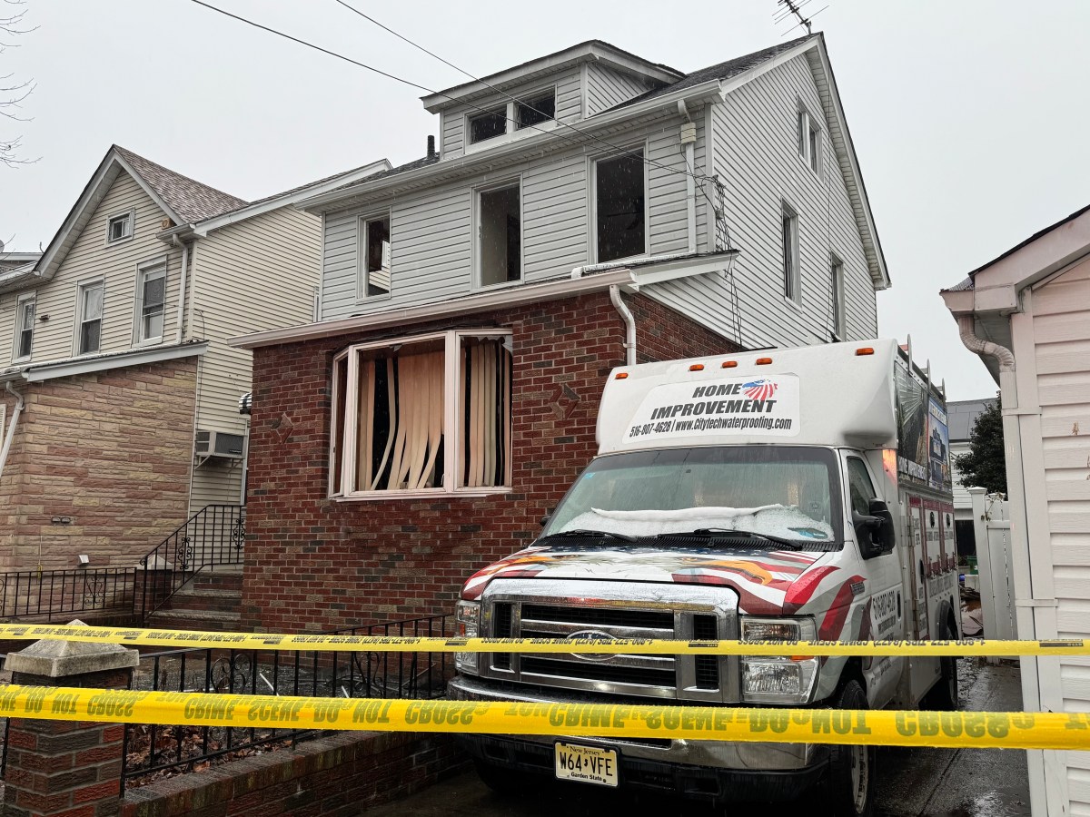 Queens house fire leaves three family members dead: FDNY 3