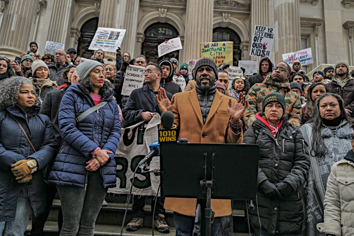 Fire and 'ICE': Immigrant advocates, pols rail against City Hall memo on cooperation with fed agents at schools and shelters 2