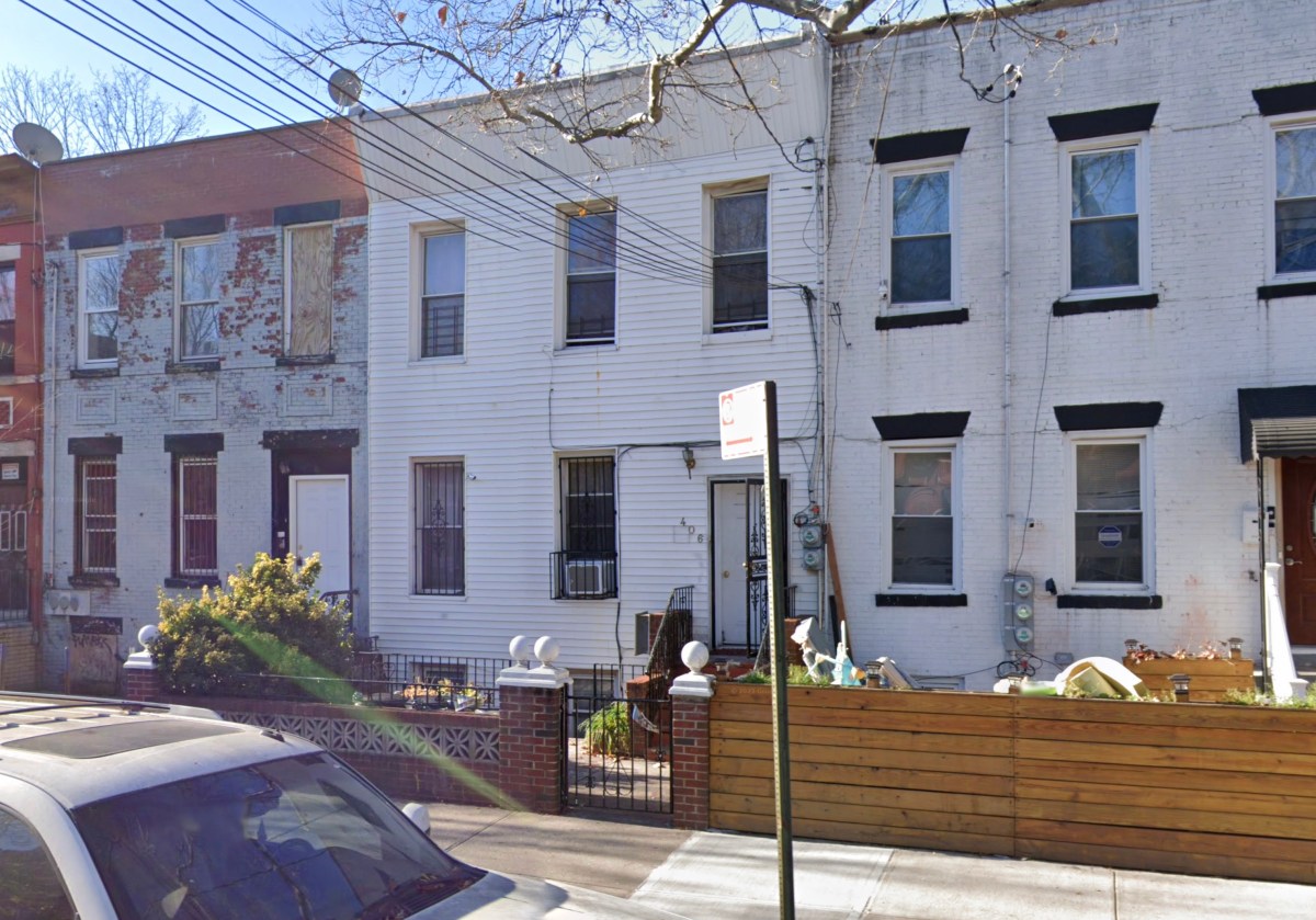 Brooklyn murder: Man stabbed to death during house party, sources say 2 House in Brooklyn where man was stabbed to death