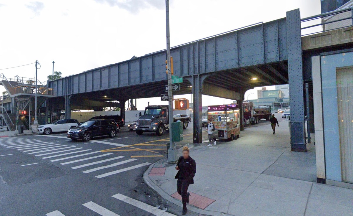 Manhattan home invader beat and robbed man in brazen apartment attack: cops 2 Scene near Manhattan home invasion site