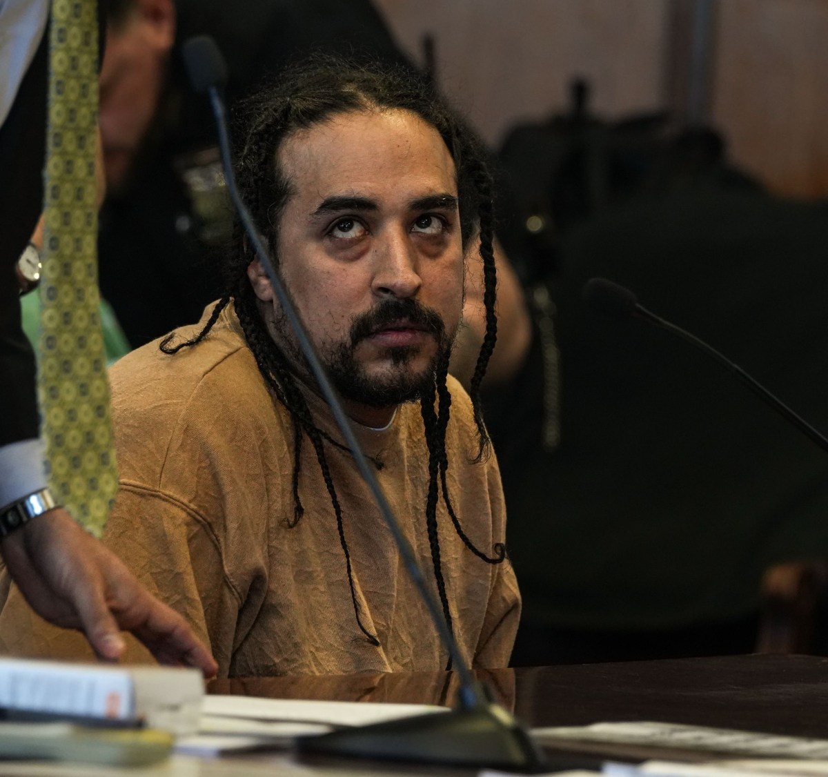 Parolee who allegedly shot detective in Lower East Side standoff indicted for attempted murder 3
