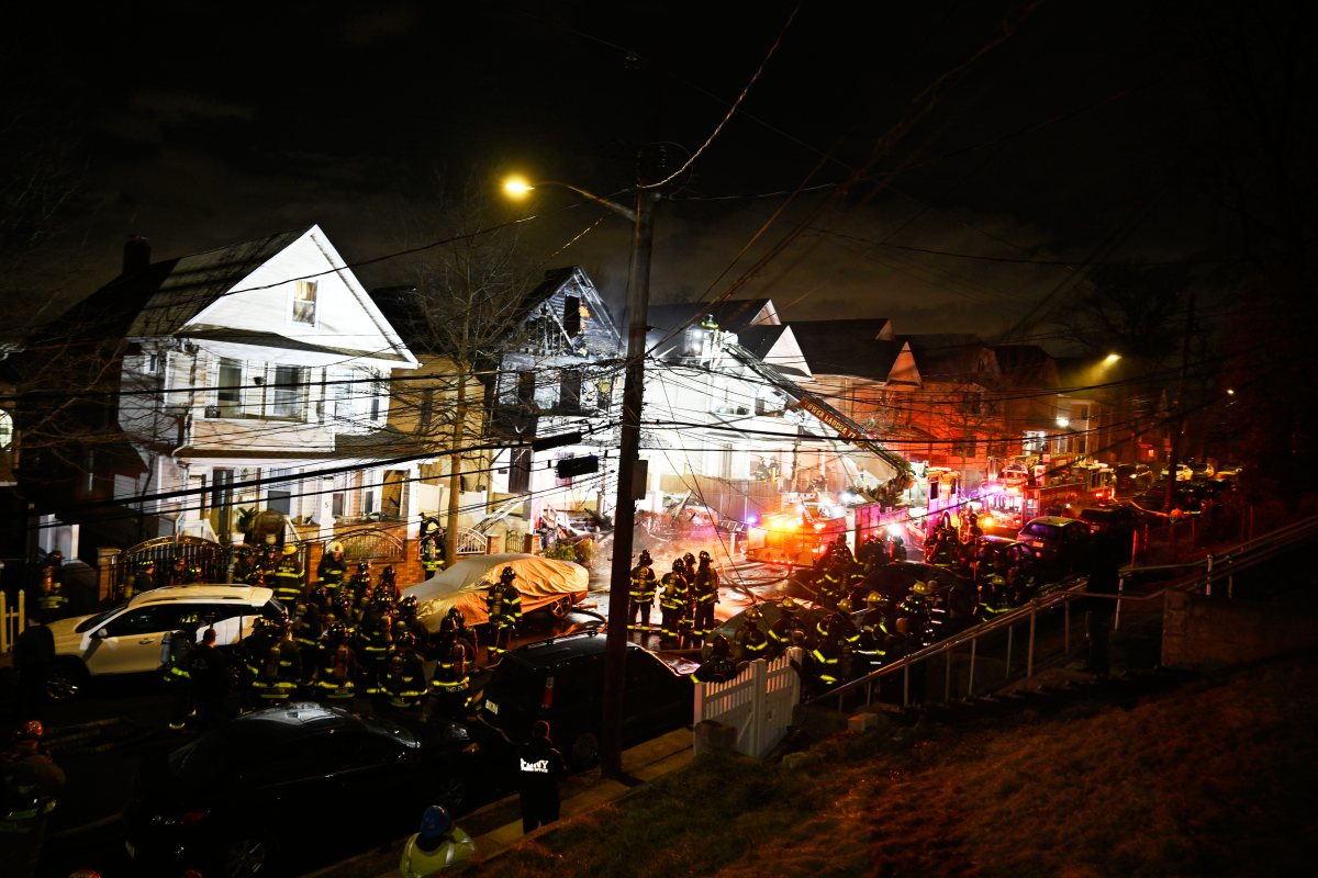 Fast-moving Staten Island house fire leaves firefighters injured 2 Firefighters at scene of Staten Island fire