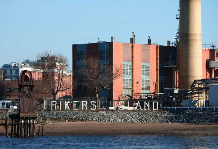 Advocates urge court to block ICE’s return to Rikers Island 2 To address reoffending and mental health issues, the commission suggests the implementation of community-based initiatives that would include expanding pretrial electronic monitoring and enhancing access to mental health services.