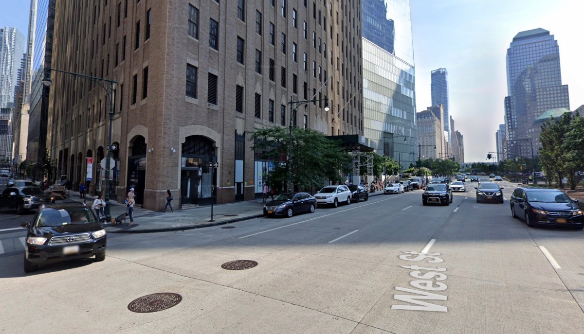 Lower Manhattan carjackers sought for stealing SUV from woman 2 Scene where Lower Manhattan carjackers stole SUV