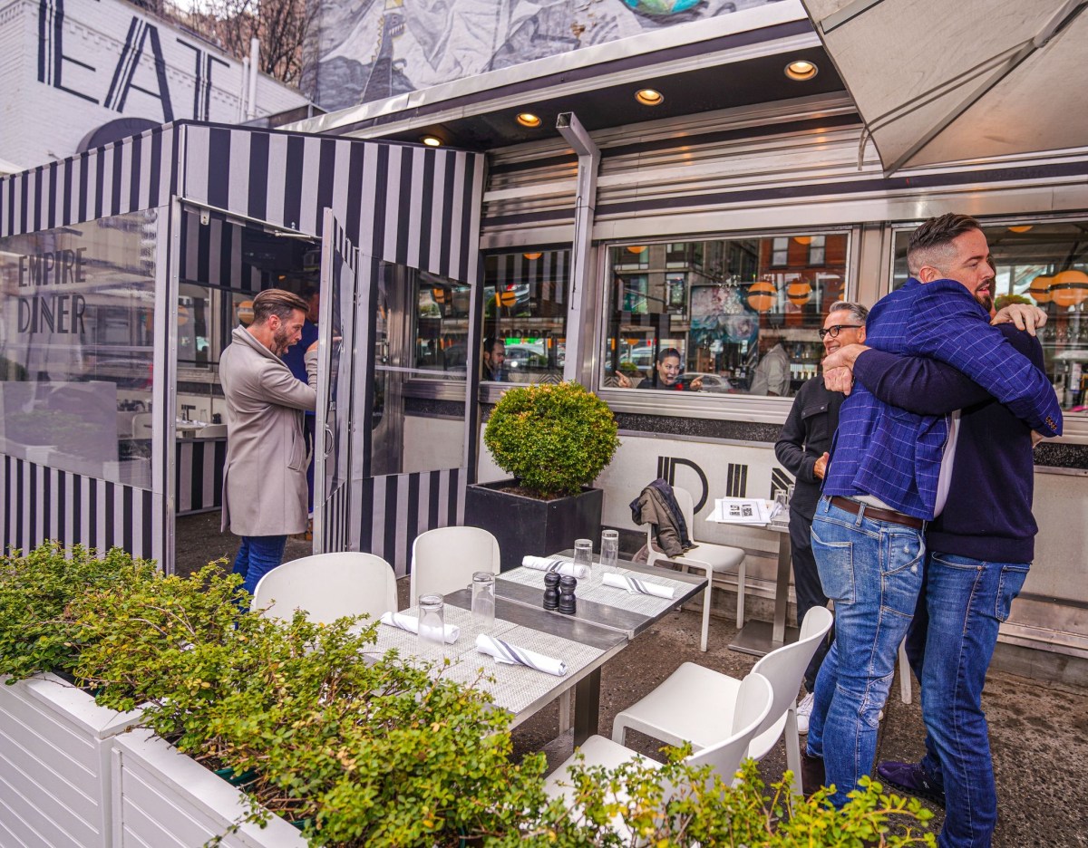 As NYC outdoor dining season launches, Manhattan Assembly member wants to make it year-round again 4
