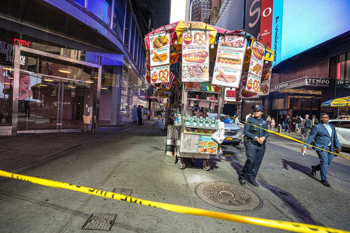 Times Square shooting: Three suspects now in custody after food vendor shot in arm 2