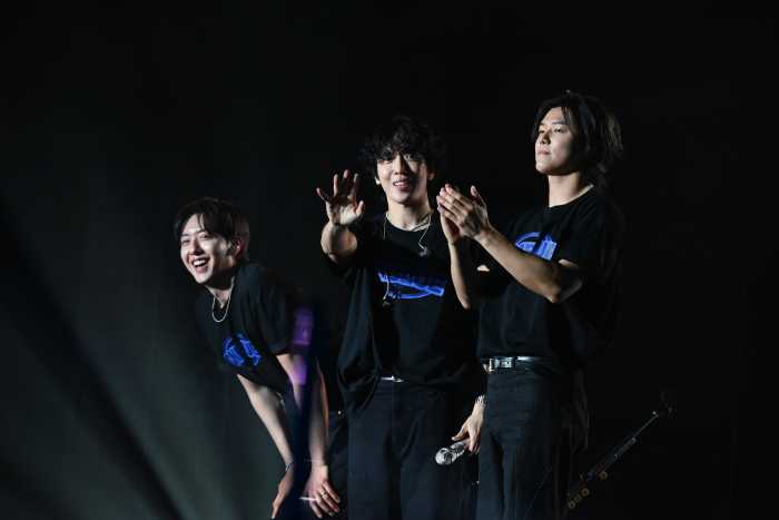 ‘Wake up’ NYC! CNBLUE rocks Queens with epic return after 11 years 11 CNBLUE