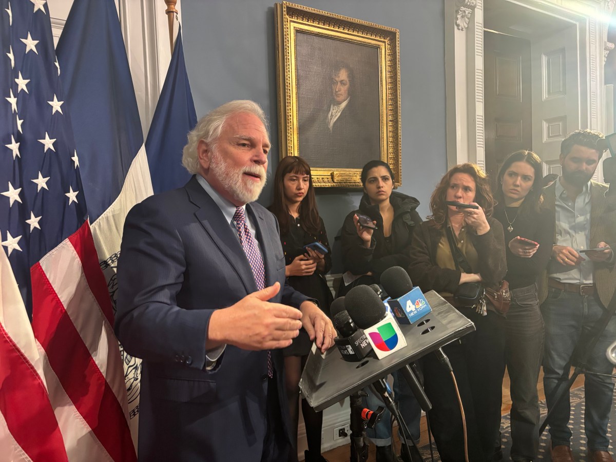 City Council empowers Speaker to sue Mayor Adams over executive order allowing ICE on Rikers 2 First Deputy Mayor Randy Mastro reacts to City Council empowering speaker to sue mayor over ICE on Rikers Island