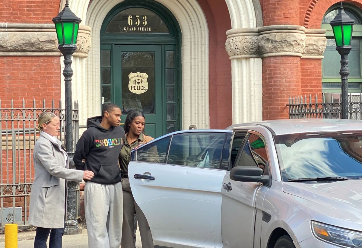 Brooklyn man arrested in series of sexual assaults targeting women across borough 2 Suspect in Brooklyn sexual assault pattern led out by detectives in perp walk