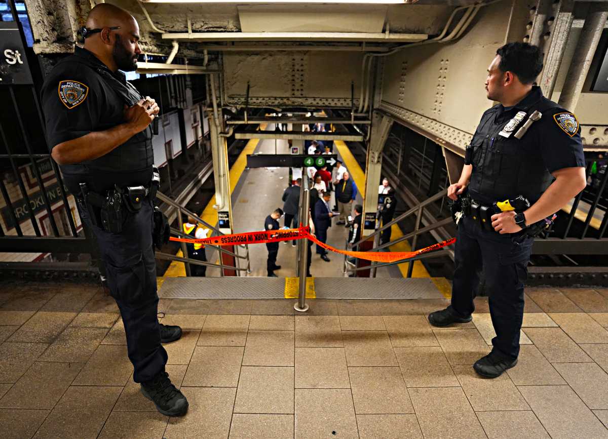 Man stabbed to death inside bustling City Hall train station: cops 4