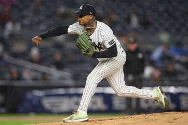 Yankees Marcus Stroman pitching
