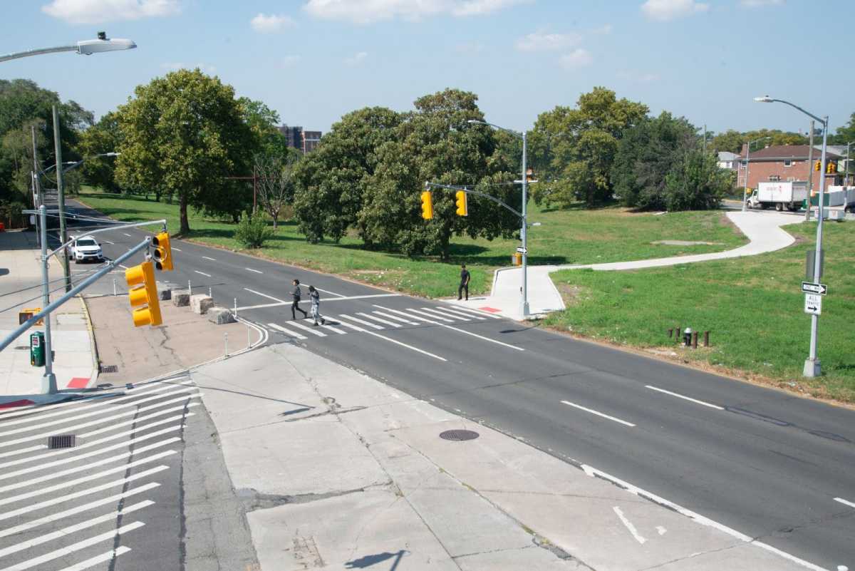Conduit Avenue in Queens with people walking in a crosswalk