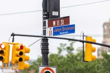 Knicks street signs