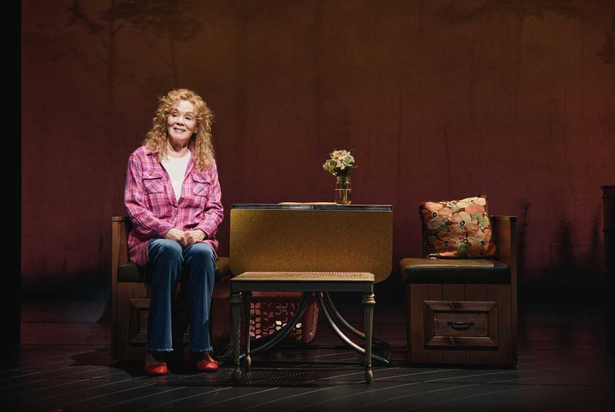 Reviews | One Is 'Angry,' One Is 'Izzy': John Krasinski and Jean Smart go solo onstage 3 Jean Smart in "Call Me Izzy."