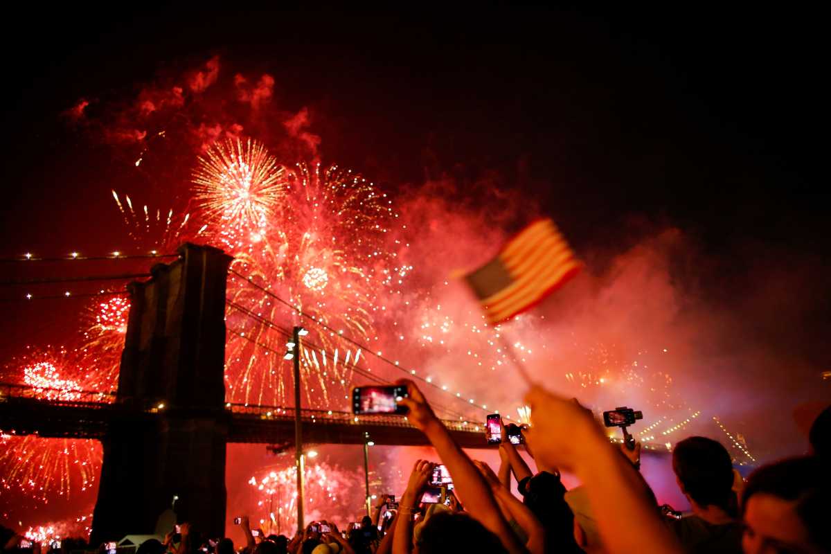 Macy's Fourth of July Fireworks show moving back to the East River for 2025 2 Macy's July 4 fireworks on East River near Brooklyn Bridge