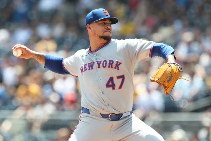 Mets pitcher Frankie Montas throwing the ball