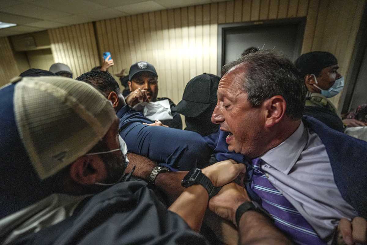 Comptroller Brad Lander released after dramatic arrest at ICE court hearing 3