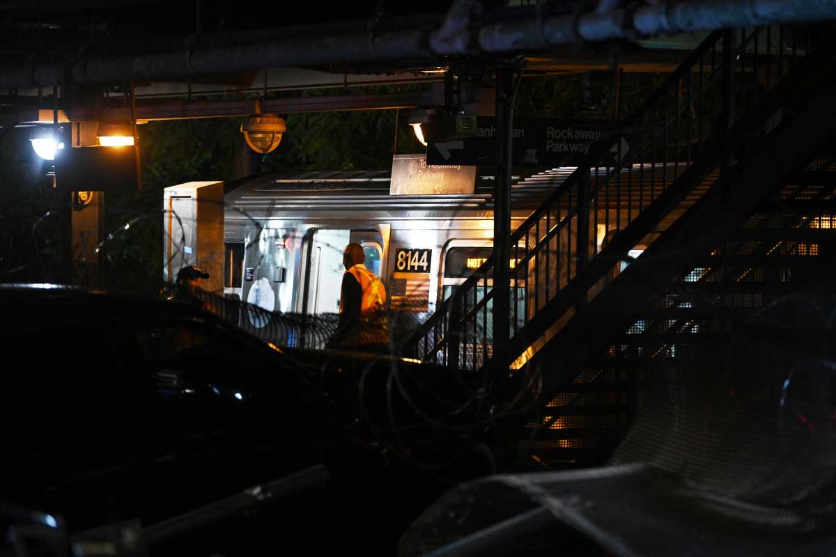 Driver fleeing cops in Brooklyn smashes into subway station during pursuit 2