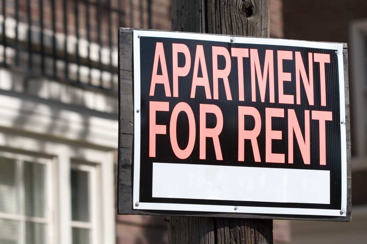 close-up of a rental sign in front an apartment building
