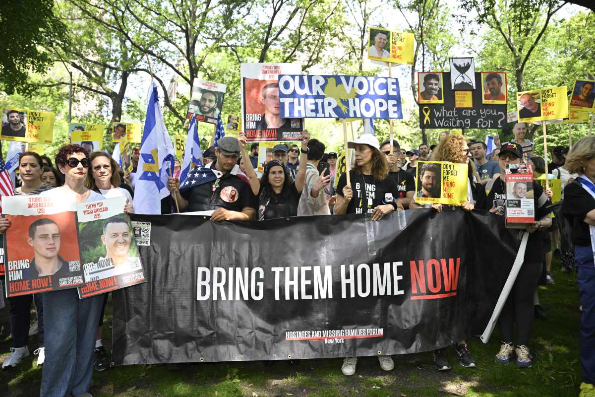 Central Park rally sees a rallying cry 611 days in the making: Bring the remaining Israeli hostages home 2 Rally for release of Israeli hostages