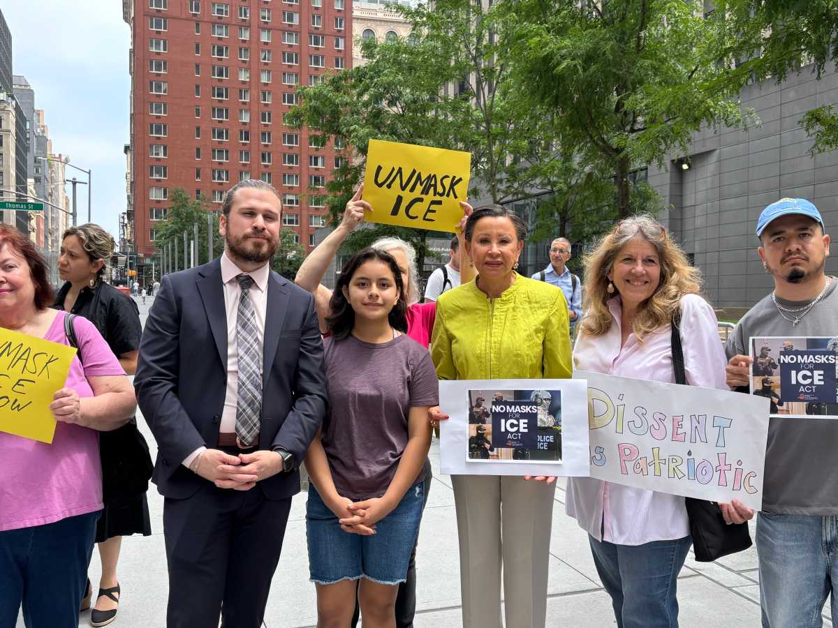 Velázquez, immigrant advocates seek 'No Masks for ICE' at Lower Manhattan rally 2 men and women holding up signs urging end to ICE agents wearing masks