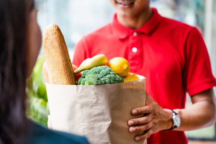 Instacart leads effort to kill minimum pay for grocery delivery workers, threatens legal action if Mayor Adams signs it into law 2 Instacart is leading efforts to block a newly passed City Council bill that would establish minimum pay for grocery delivery workers