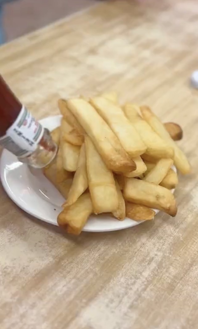 Shoestring vs. steak fry: Where to eat on National French Fry Day 2025 2 Fries from Katz's Delicatessen