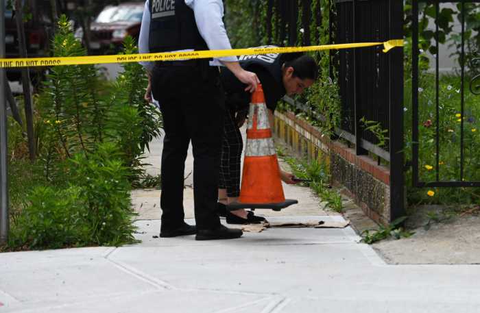 Brooklyn shooting leaves man wounded, suspect in custody 6 Police officers investigate scene of shooting with cone and yellow tape