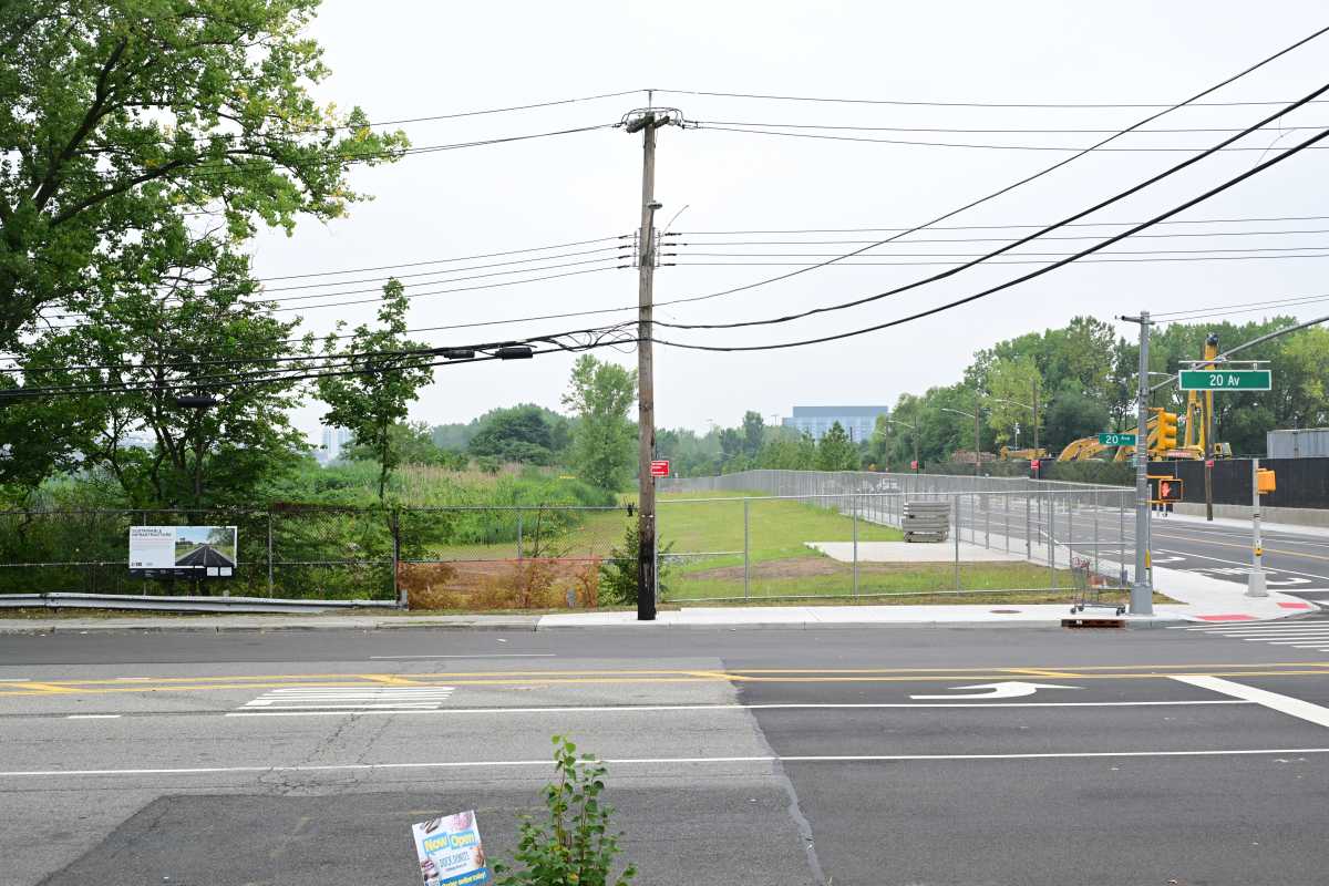 EXCLUSIVE | Queens to get 3,000 new homes at abandoned Flushing Airport site under Mayor Adams plan 3