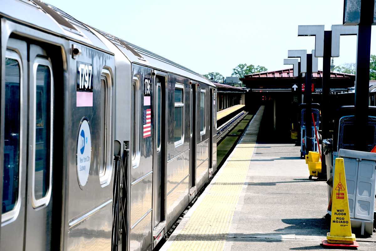 subway train in the bronx stopped at platform