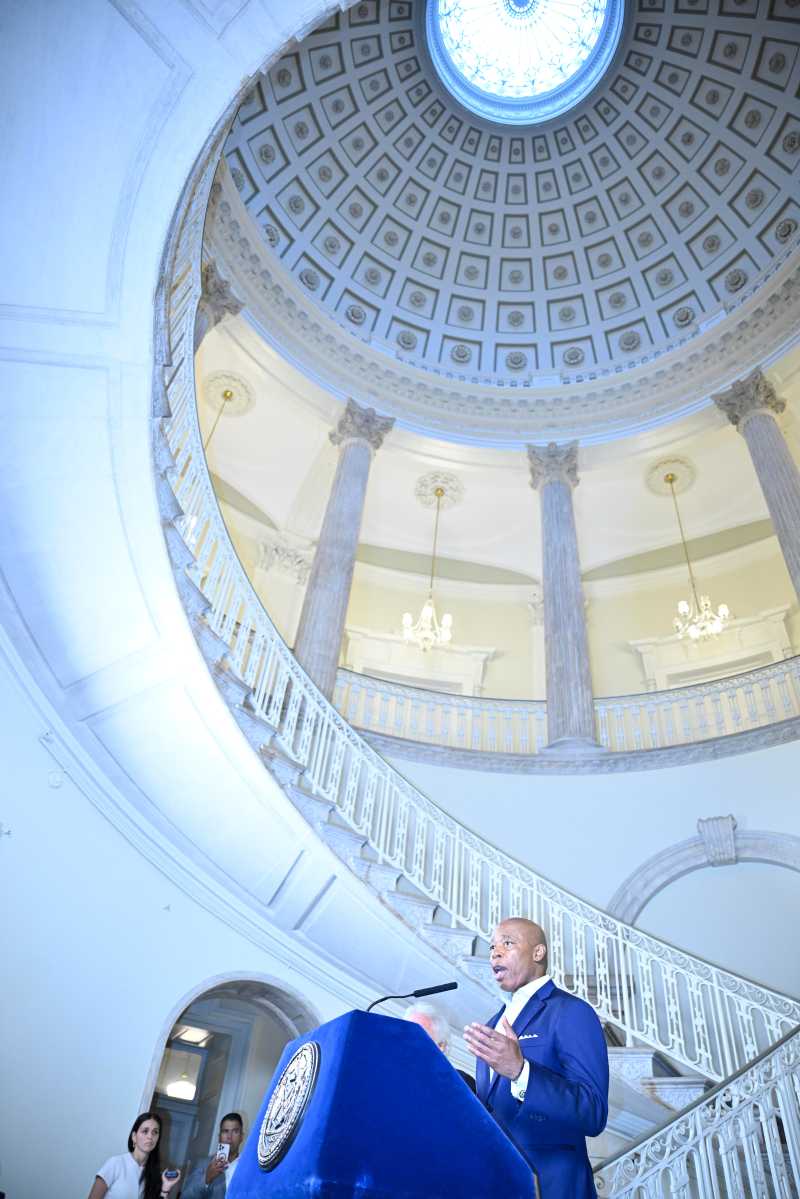 Mayor Adams says 'hell no' to stepping down amid latest bribery charges against ex-top aides 2