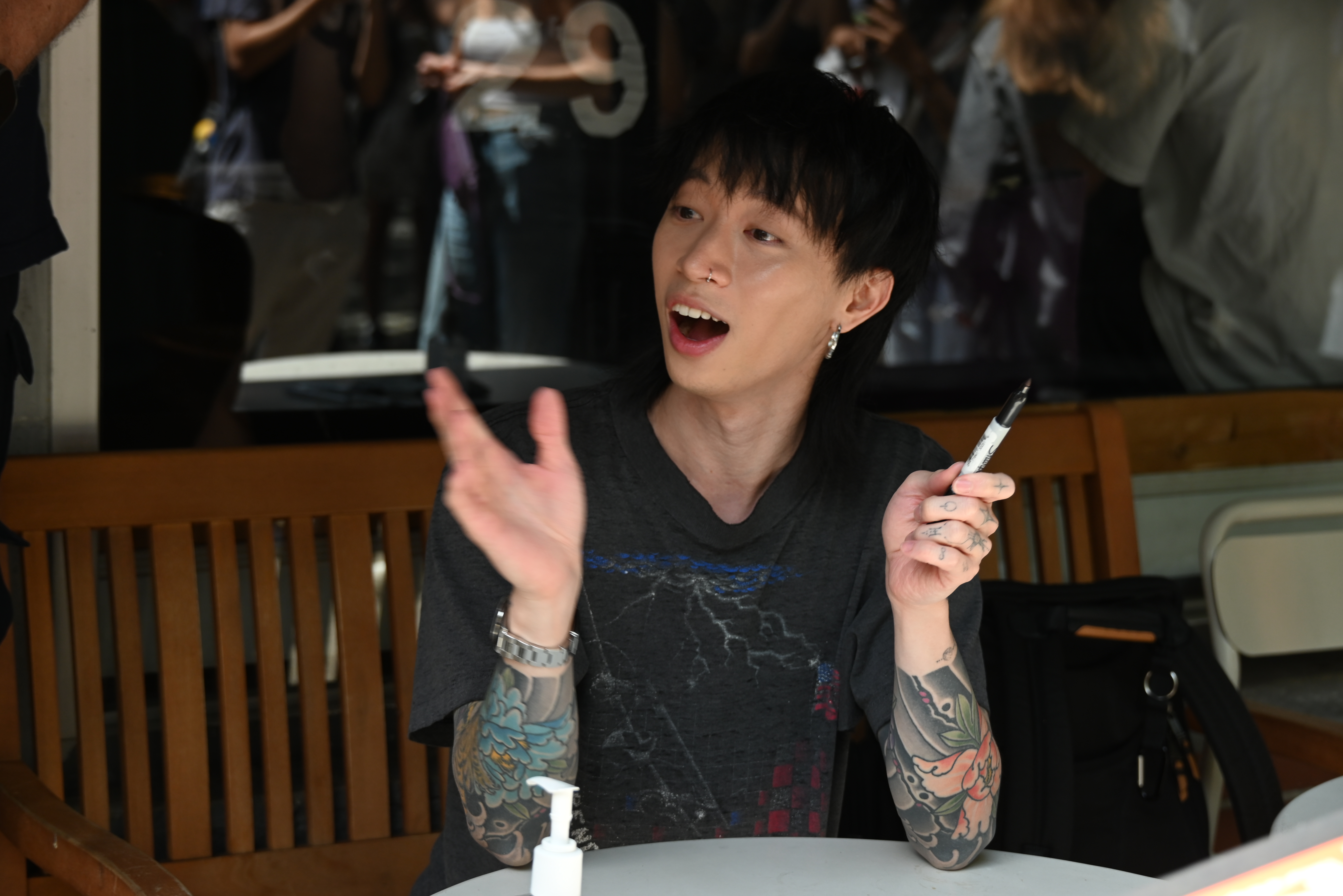 ‘A man of the people': Keshi invites fans to bring their guitars for Washington Square Park meet and greet 8 Keshi