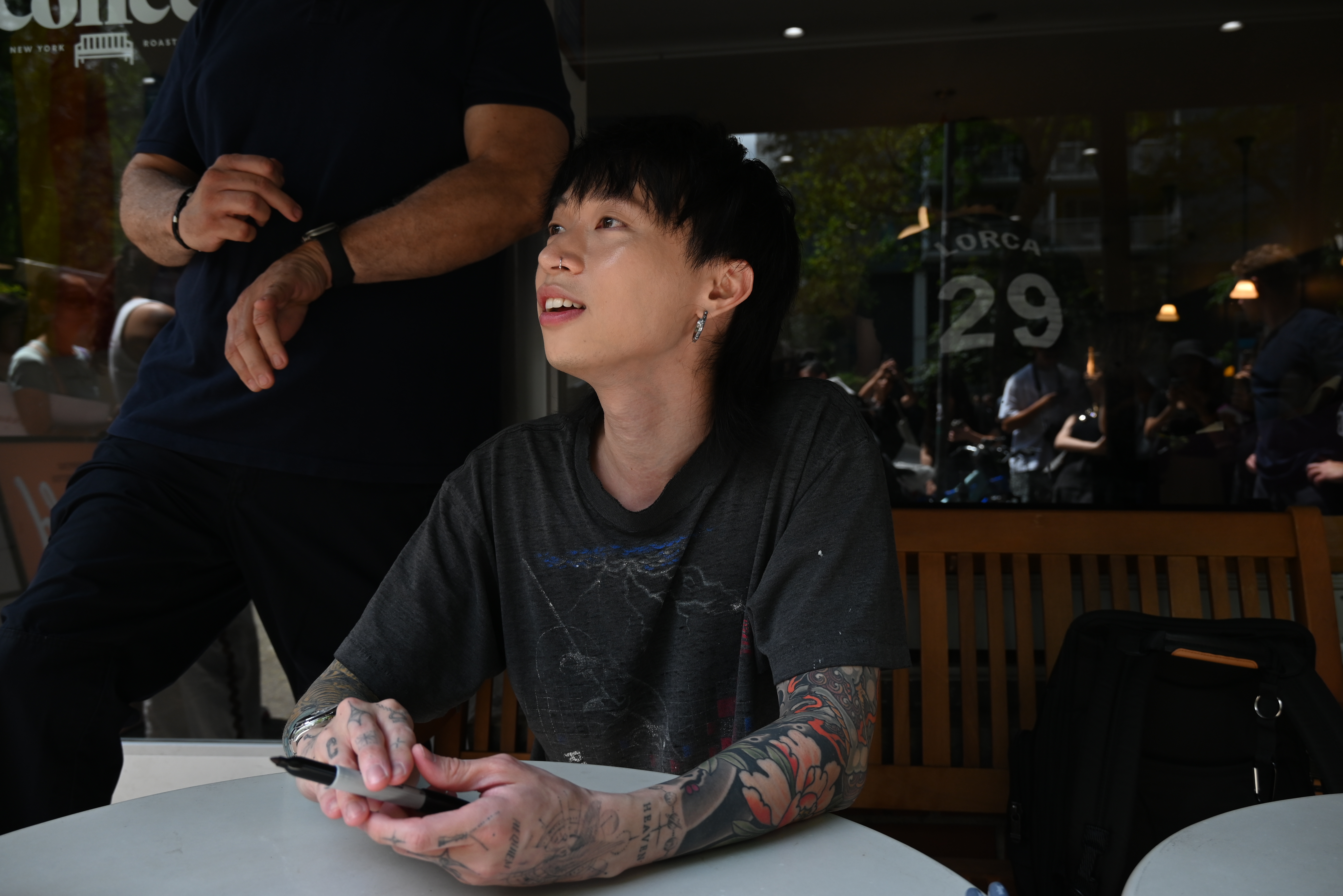 ‘A man of the people': Keshi invites fans to bring their guitars for Washington Square Park meet and greet 2 Keshi held a meet and greet with fans at Washington Square Park.